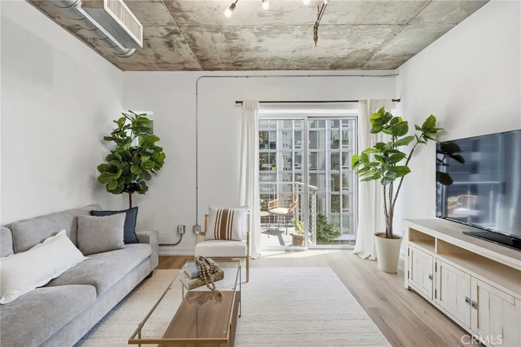Additional image 5 of 645 W 9th St #424, Los Angeles, CA 90015