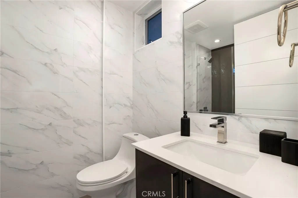 Additional image 109 of 2309 Cove Avenue, Los Angeles, CA 90039