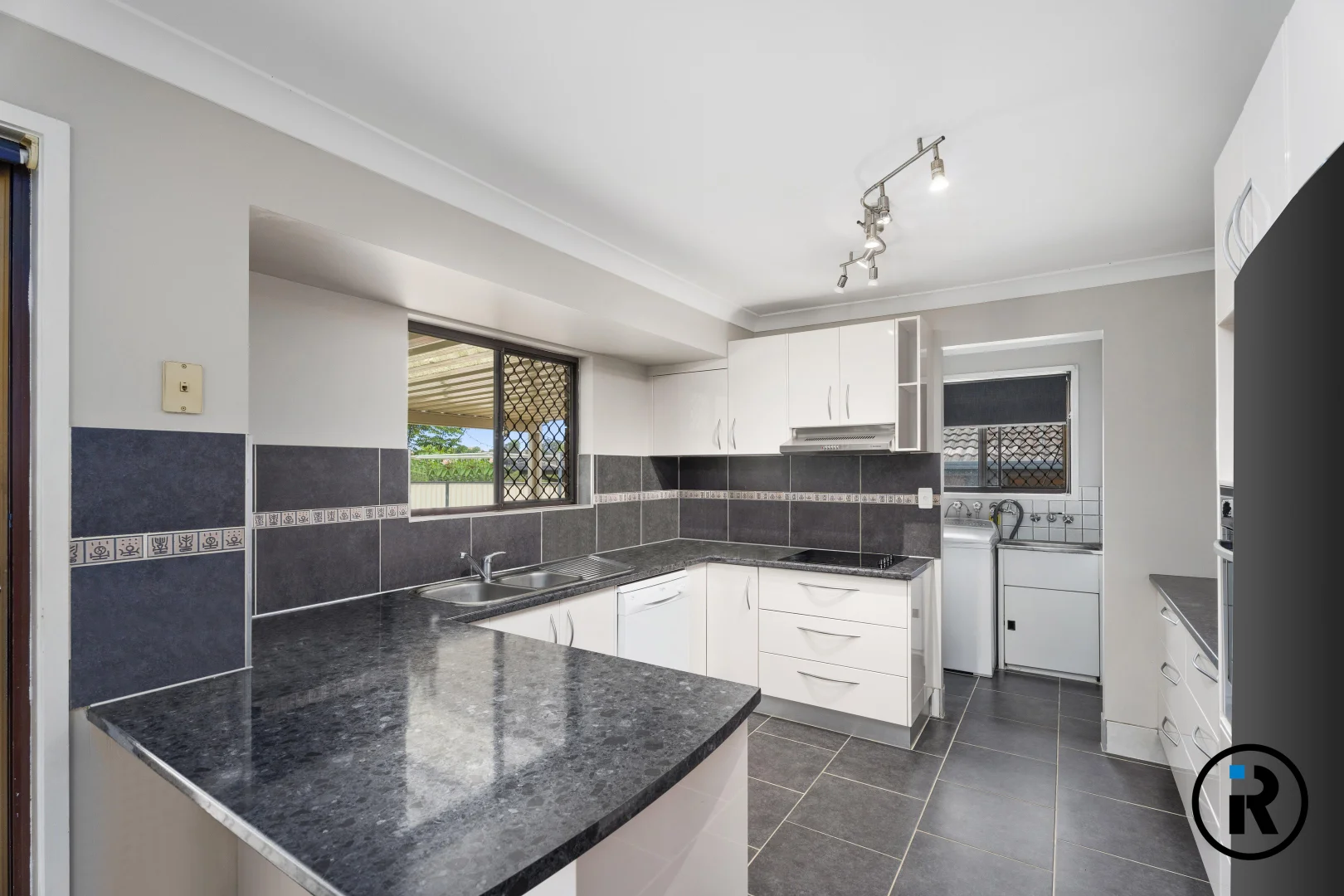 Additional image 3 of 79 Pappas Wy, Carrara QLD 4211