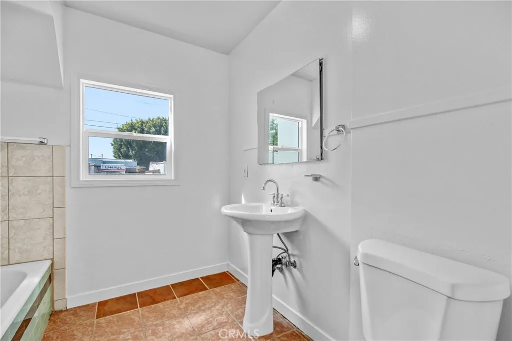 Additional image 21 of 914 E 83rd Street, Los Angeles, CA 90001
