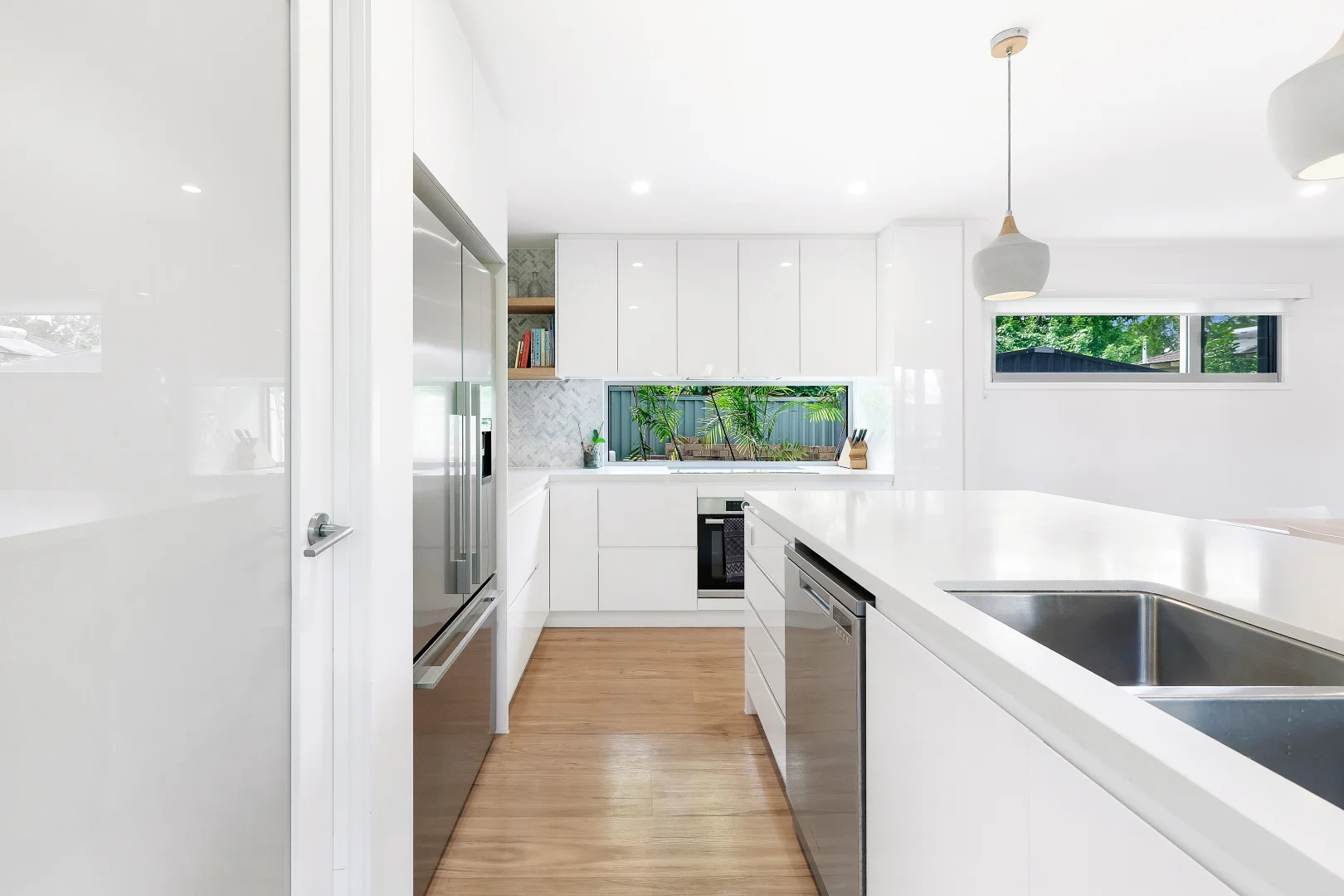 Additional image 4 of 14 Robin Avenue, Paradise Point QLD 4216