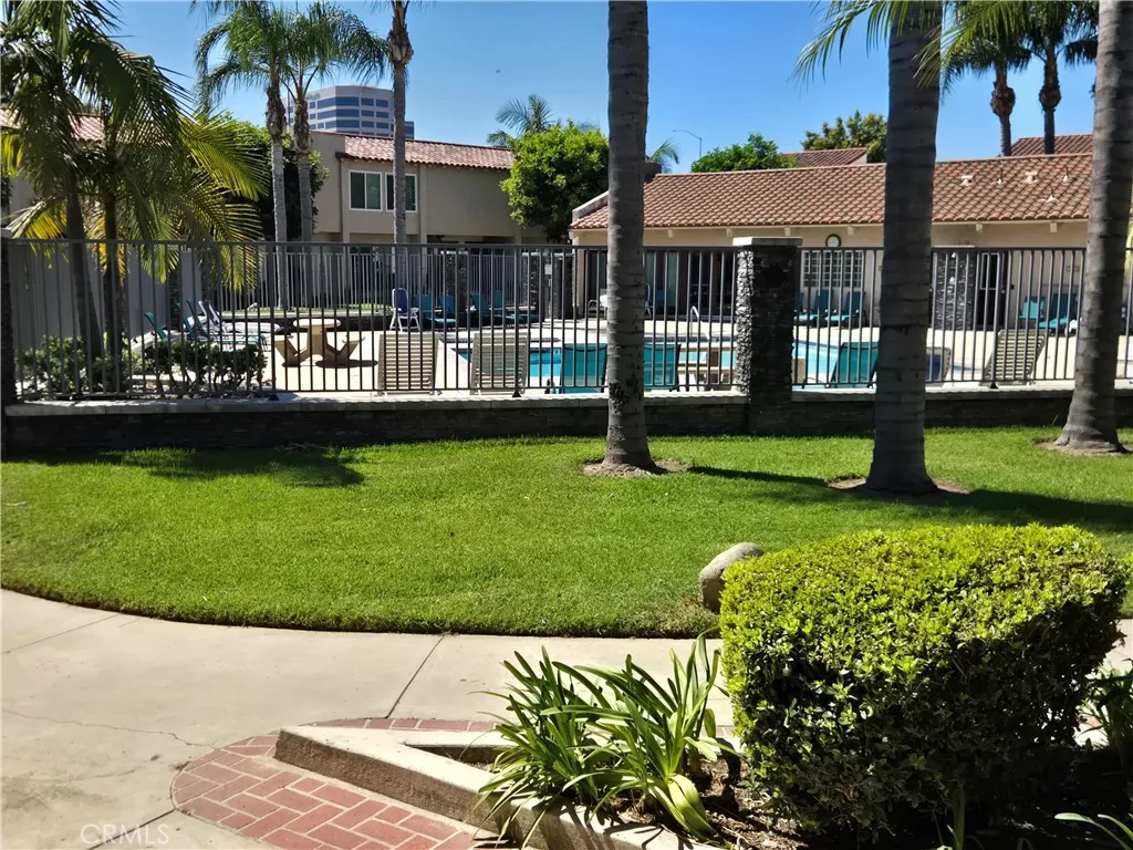 700 W La Veta Ave Unit J6, Orange, CA 92868