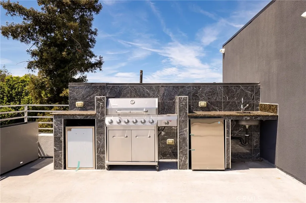 Additional image 52 of 2309 Cove Avenue, Los Angeles, CA 90039
