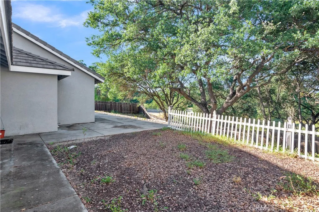 901 Sleepy Hollow Road, Paso Robles, CA 93446