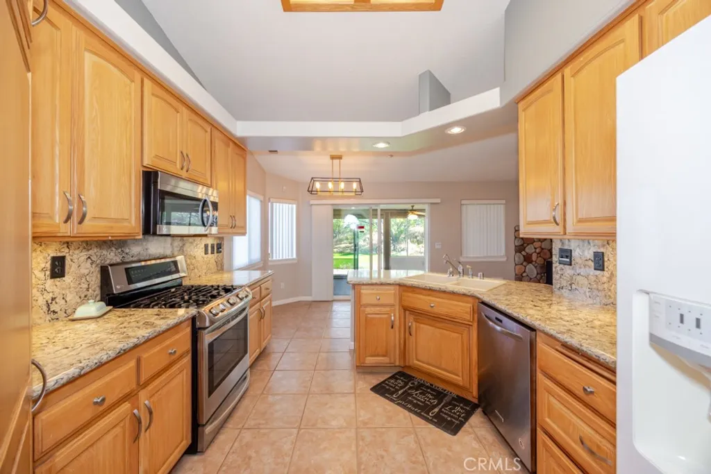 Additional image 12 of 7084 Aster Rd, Oak Hills, CA 92344