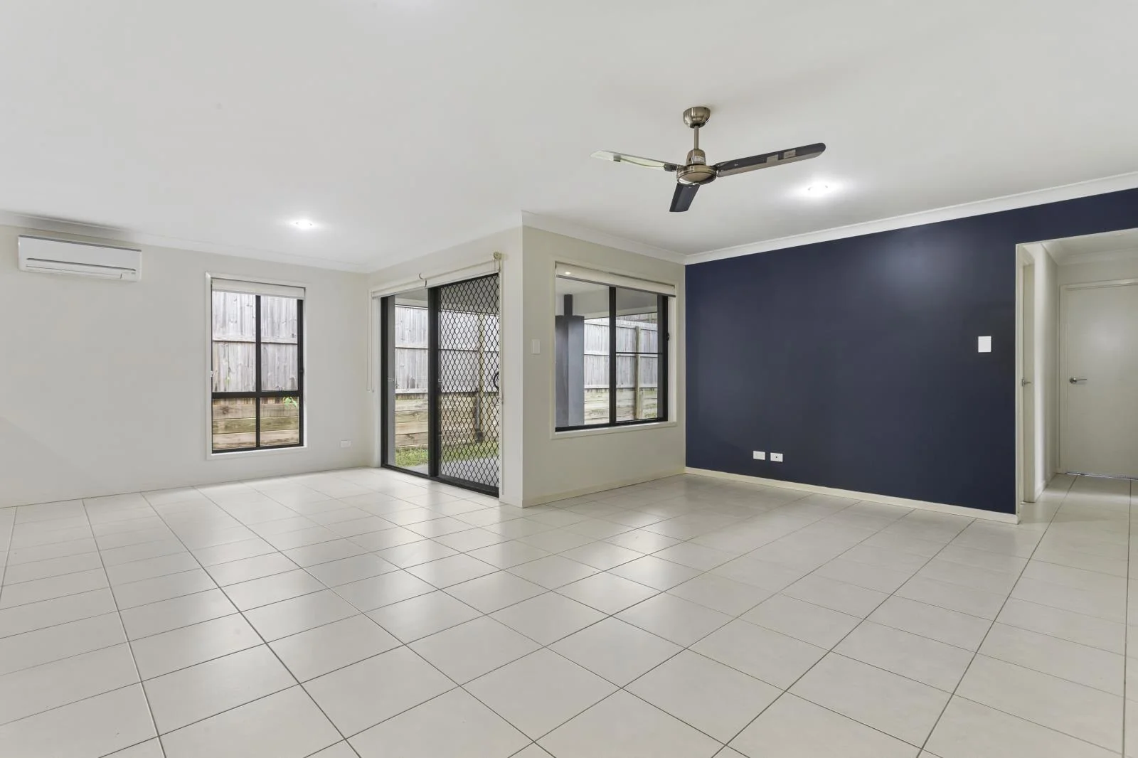 31 Poppy Crescent, Springfield Lakes QLD 4300 photo 2