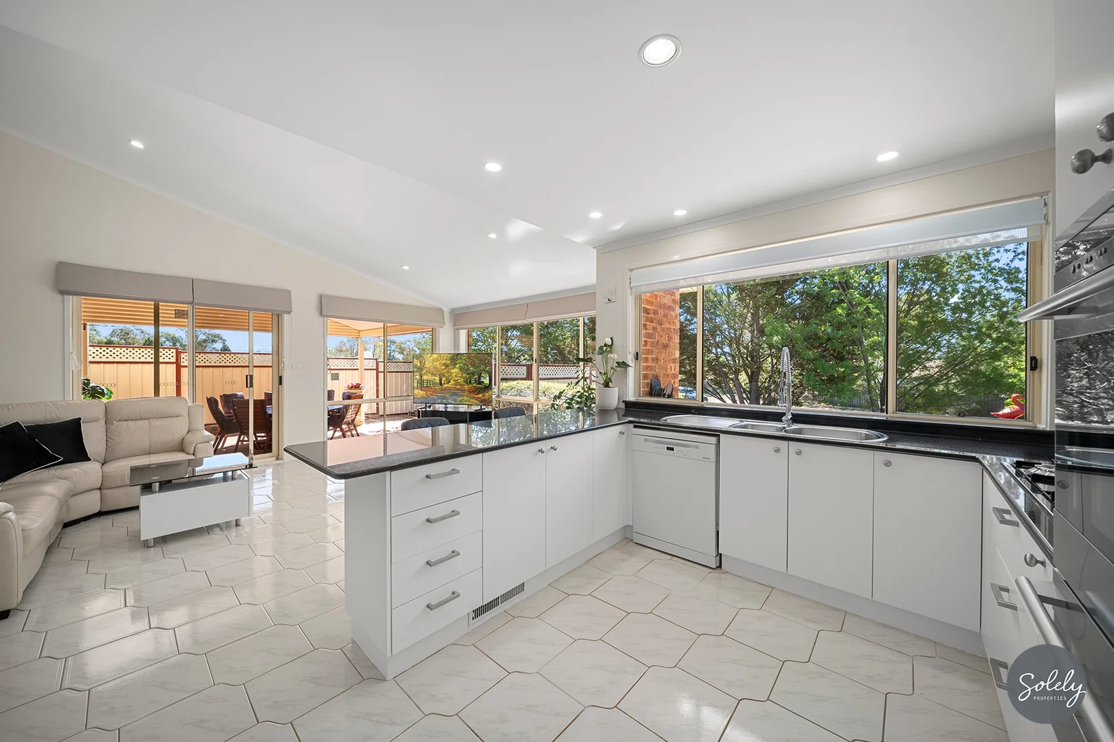 Additional image 9 of 2 Fingleton Crescent, Gordon ACT 2906