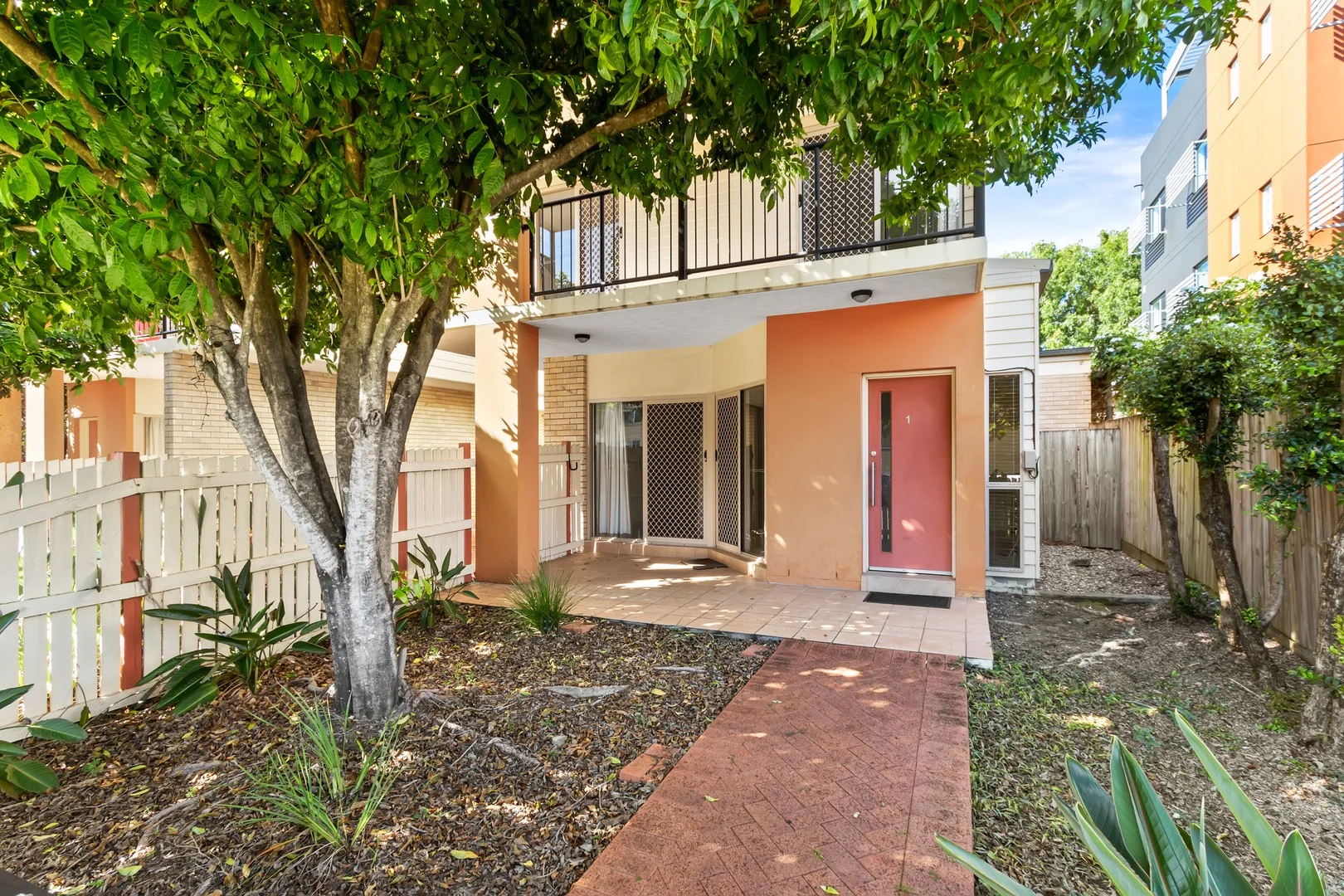 1/65 Kitchener Street, Coorparoo QLD 4151