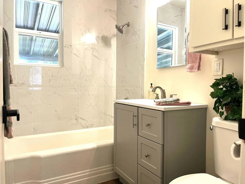 Additional image 22 of 424 N Lazard Street, San Fernando, CA 91340