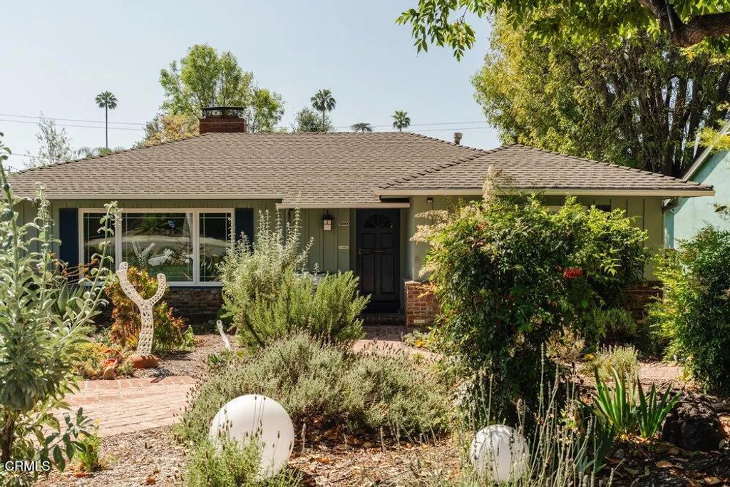1300 Meadowbrook Road, Altadena, CA 91001 photo 2