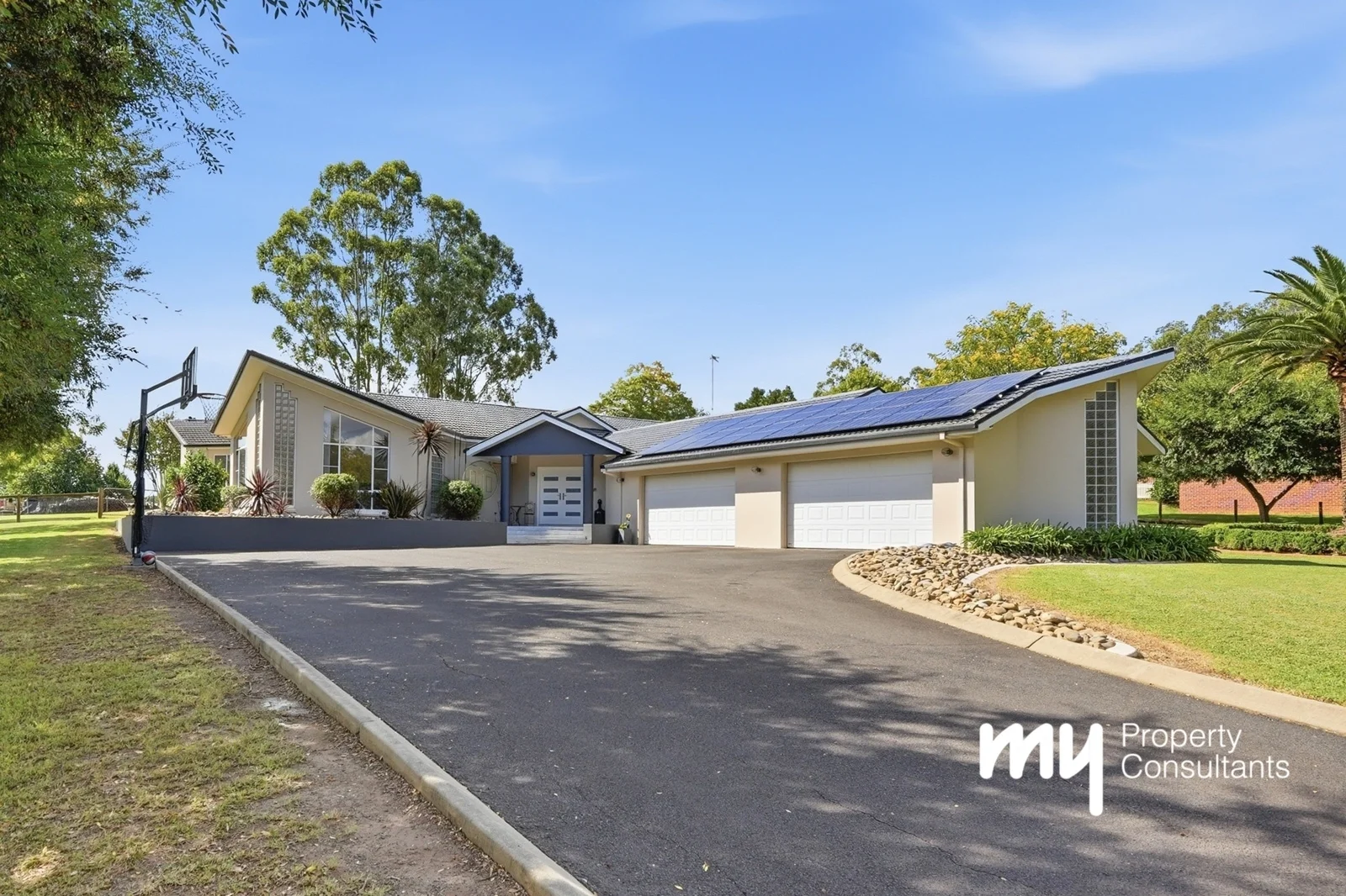 9 Rofe Place, Grasmere NSW 2570
