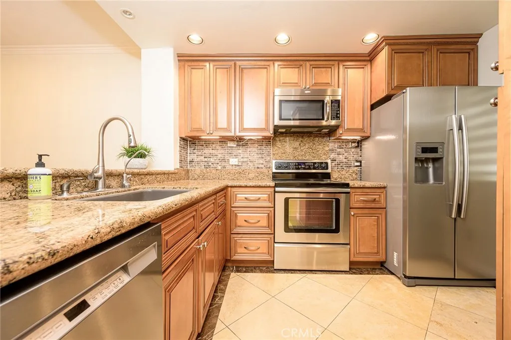 Additional image 5 of 2233 Martin Unit 311, Irvine, CA 92612