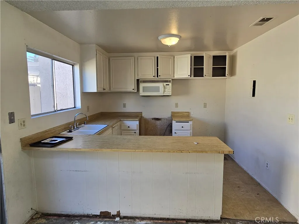 Additional image 46 of 700 W La Veta Ave Unit J6, Orange, CA 92868