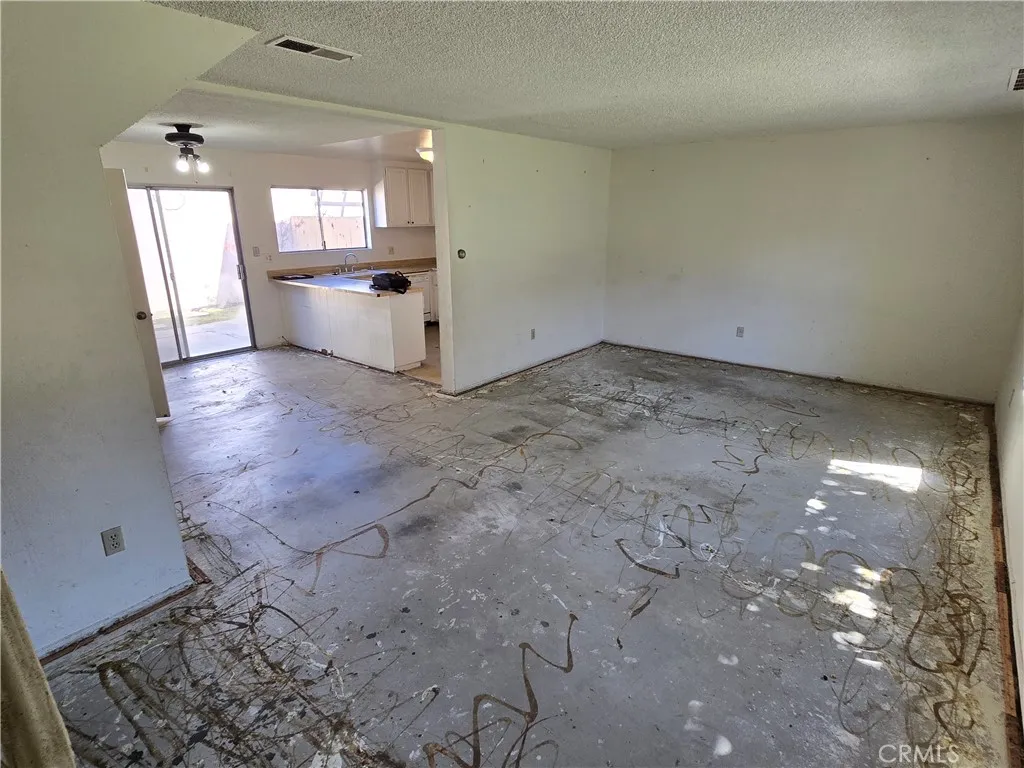 Additional image 6 of 700 W La Veta Ave Unit J6, Orange, CA 92868