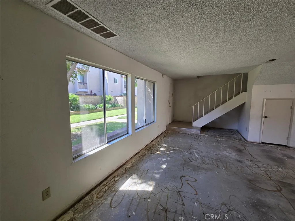 Additional image 8 of 700 W La Veta Ave Unit J6, Orange, CA 92868