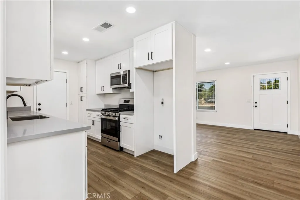 Additional image 18 of 579 W Mayberry Avenue, Hemet, CA 92543
