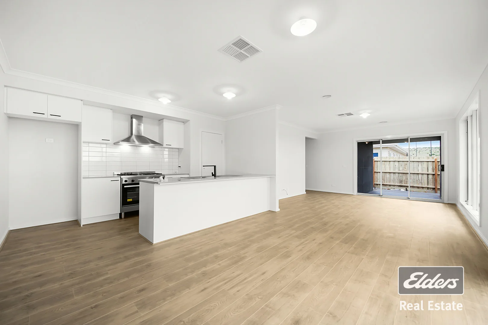 30 Crowlands Circuit, Eynesbury VIC 3338 photo 3
