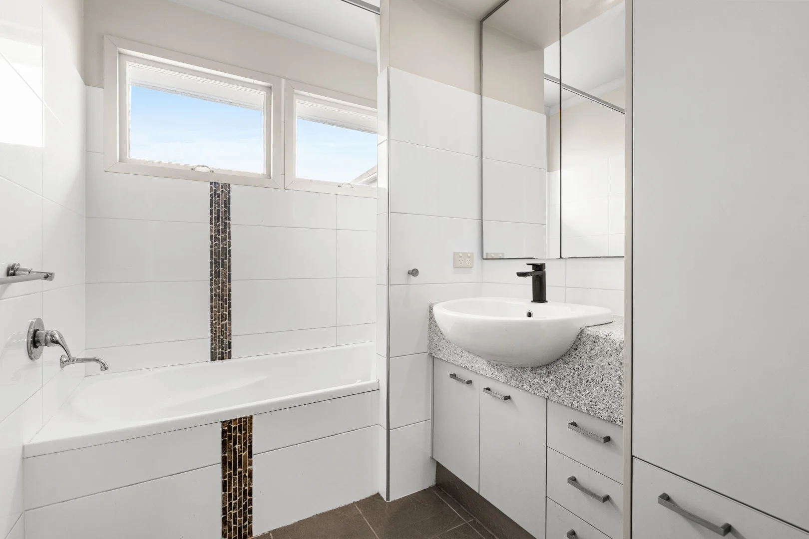 Additional image 8 of 14 Jayben Street, Wynnum West QLD 4178