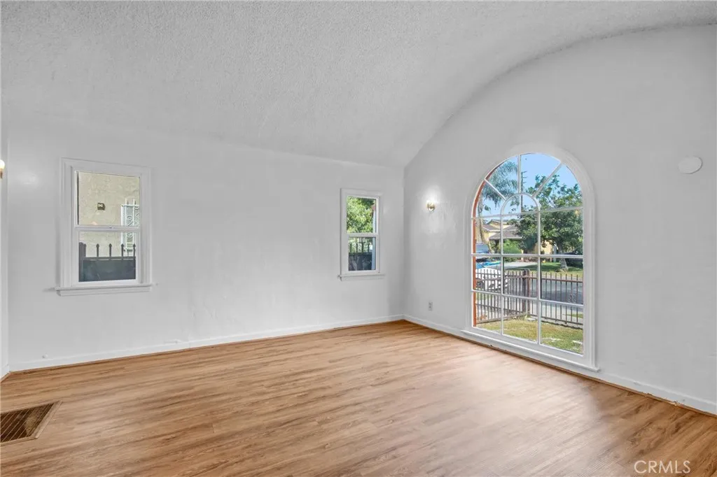 Additional image 44 of 914 E 83rd Street, Los Angeles, CA 90001