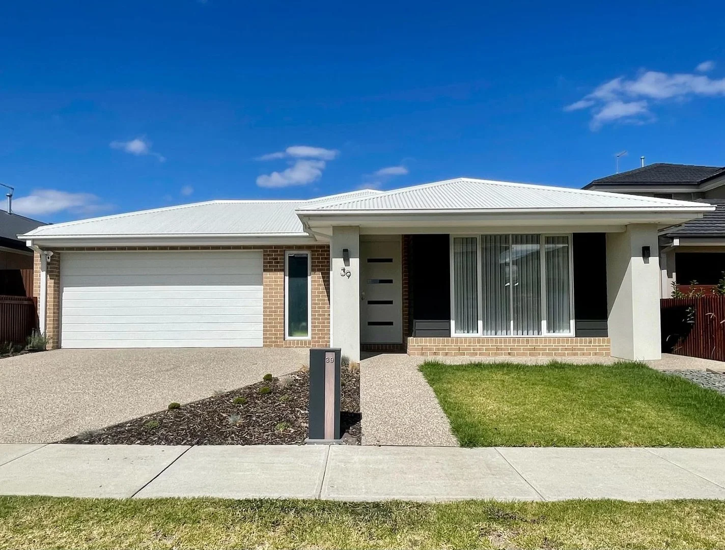 39 Meyer Crescent, Clyde North VIC 3978