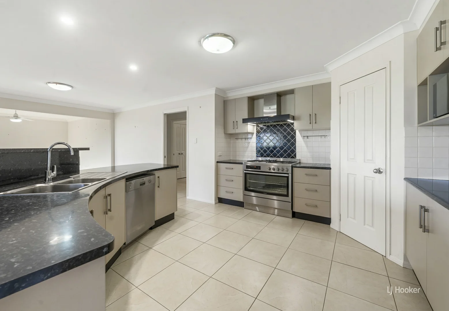 21 Townsend Road, Toogoolawah QLD 4313 photo 2