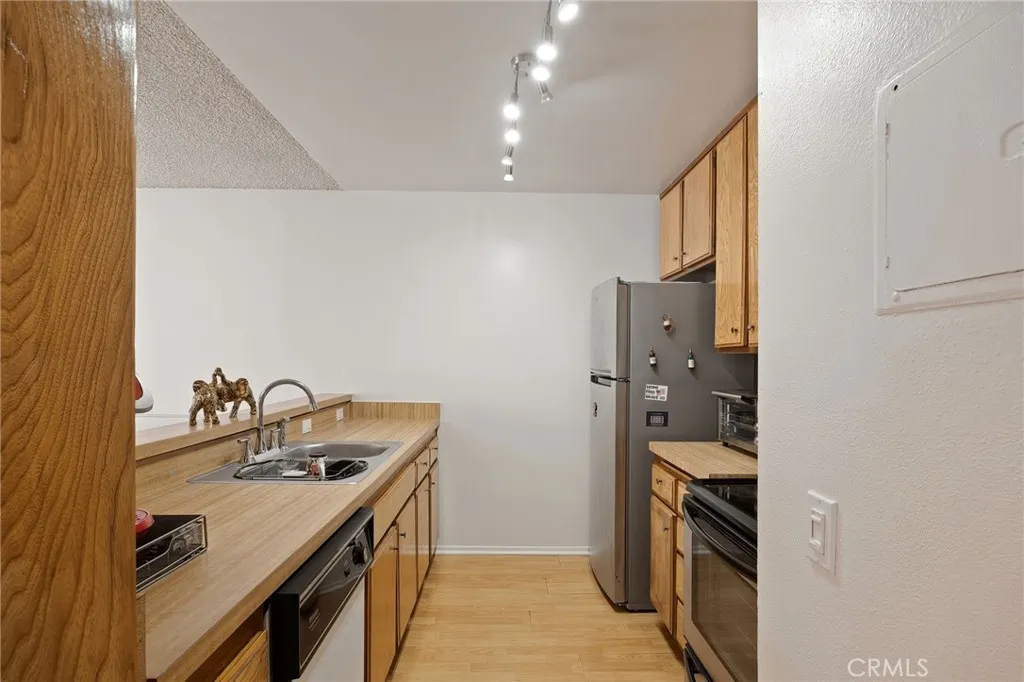 Additional image 10 of 20930 Parthenia St, Canoga Park, CA 91304