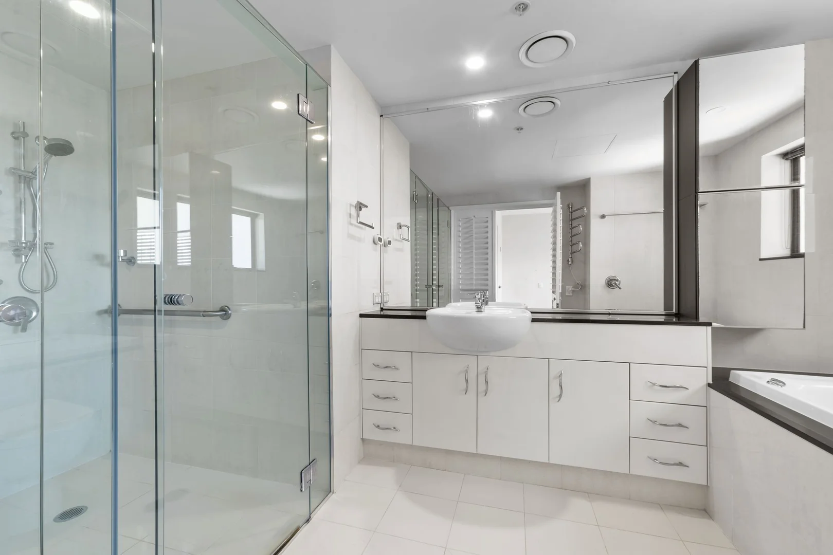 Additional image 32 of 1402/2865 Gold Coast Highway, Surfers Paradise QLD 4217