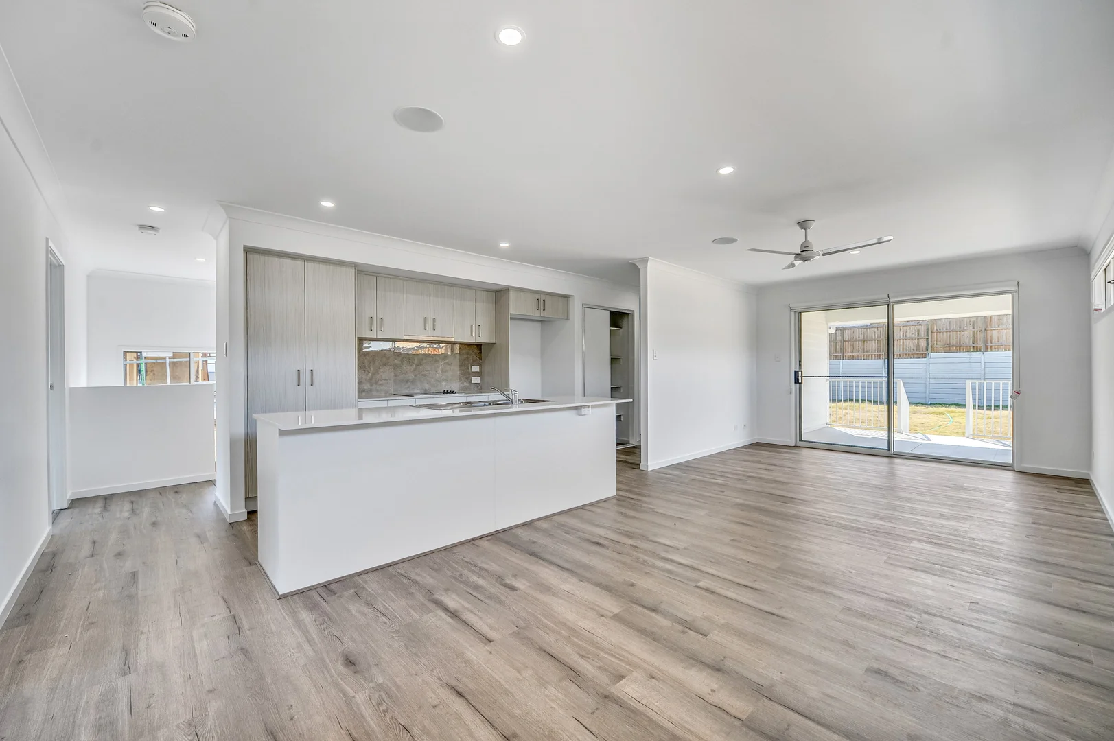 24 Twilight Drive, Spring Mountain QLD 4300 photo 2