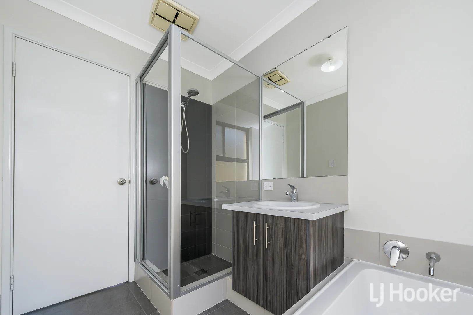 Additional image 14 of 45 Hemingway Drive, Camillo WA 6111