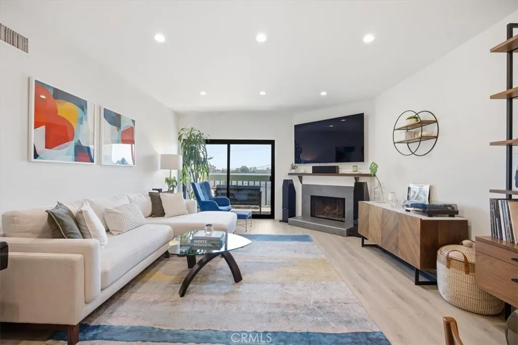 Additional image 7 of 215 W Palm Avenue Unit 301, El Segundo, CA 90245