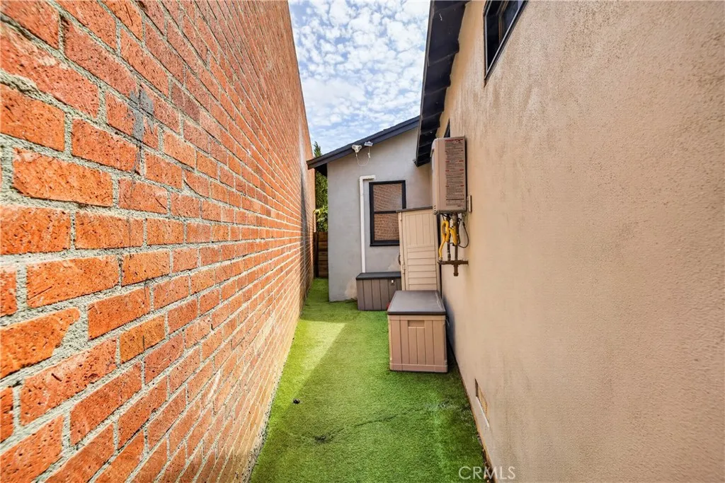 2615 Clyde Ave, Los Angeles, CA 90016