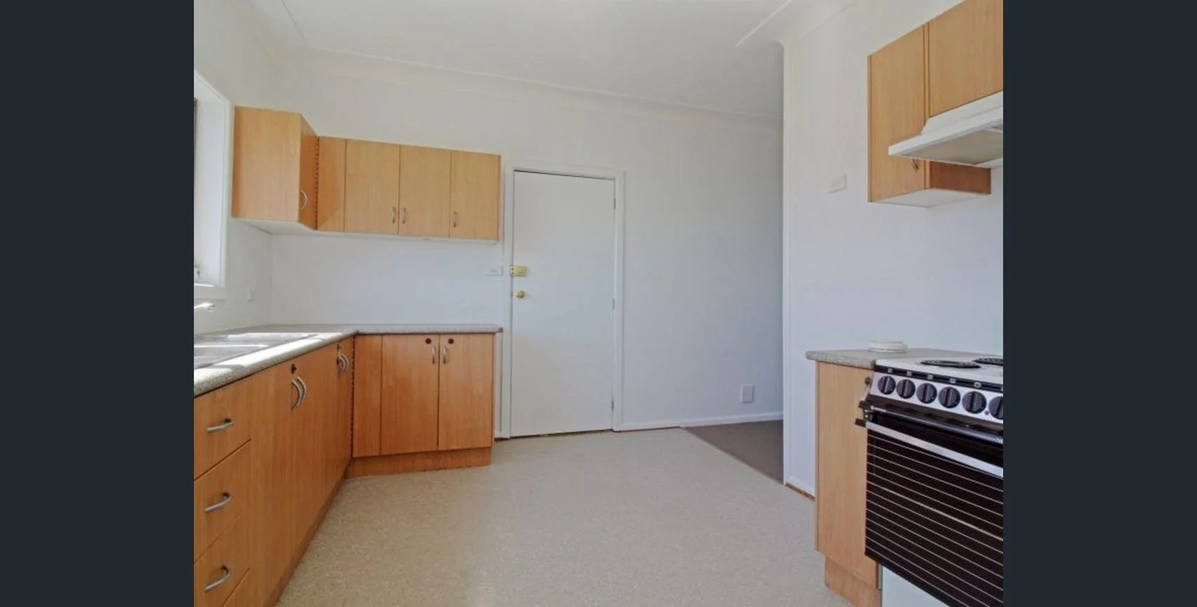 Additional image 7 of 4 Lake Heights Rd, Lake Heights NSW 2502