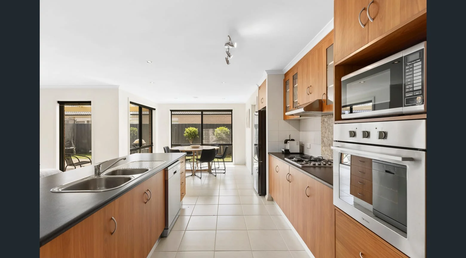 21 Carstairs Cl, Grovedale VIC 3216 photo 4