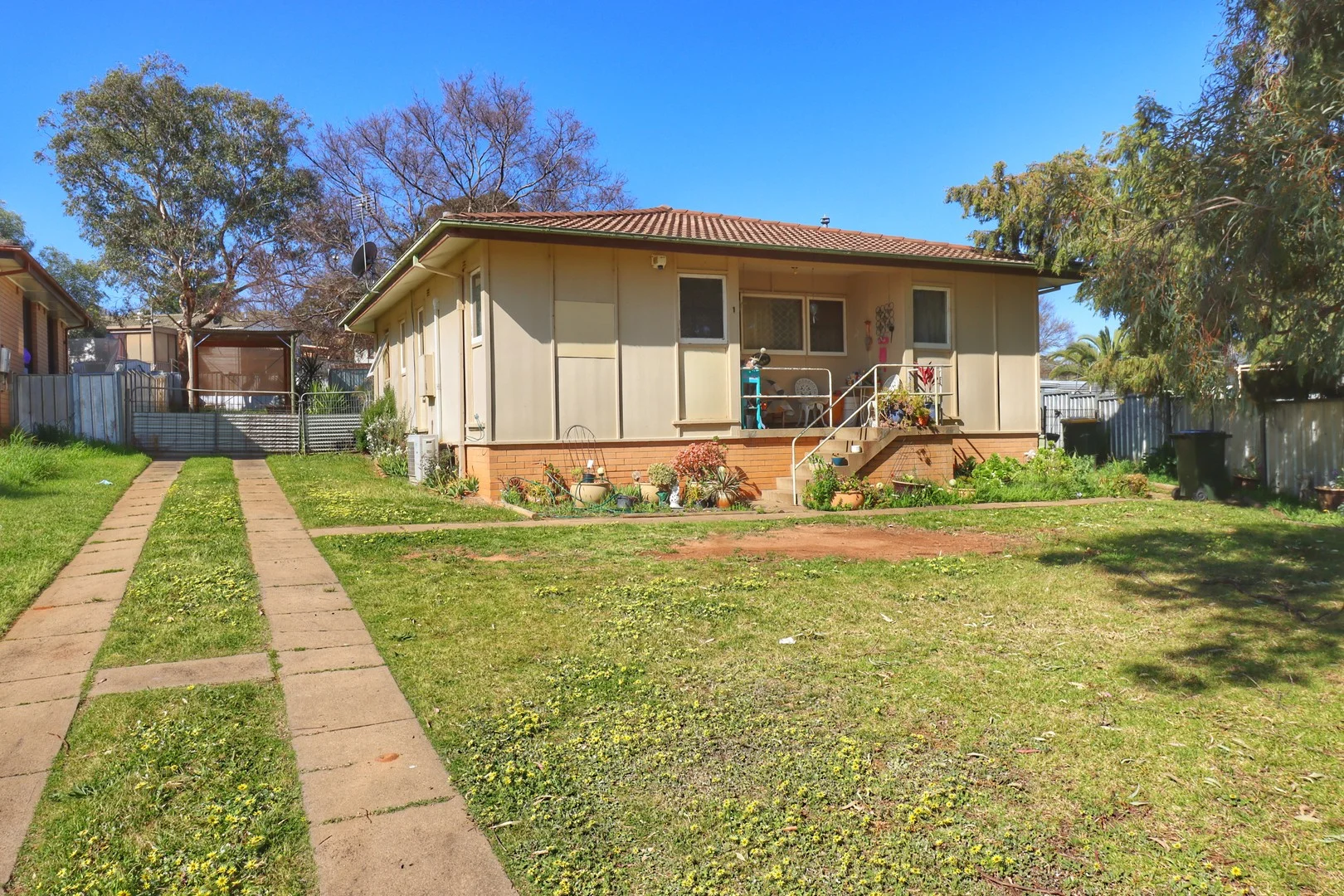 1 Weeroona Place, Cowra NSW 2794