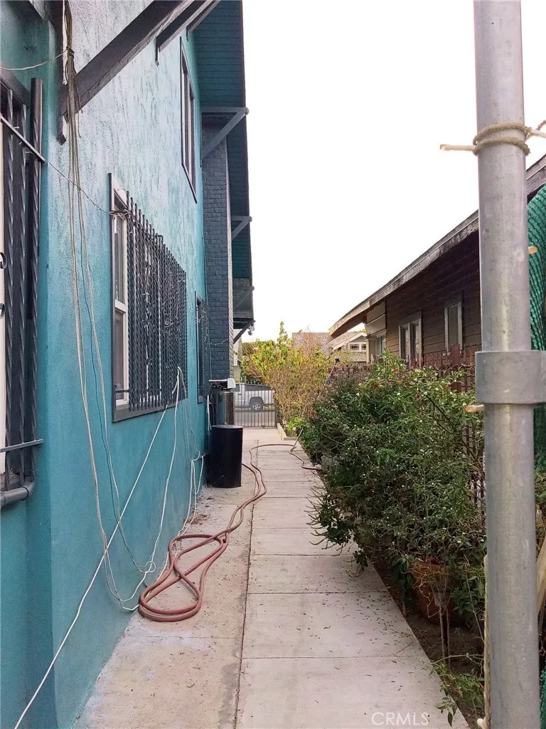 Additional image 33 of 1046 W 49th St, Los Angeles, CA 90037