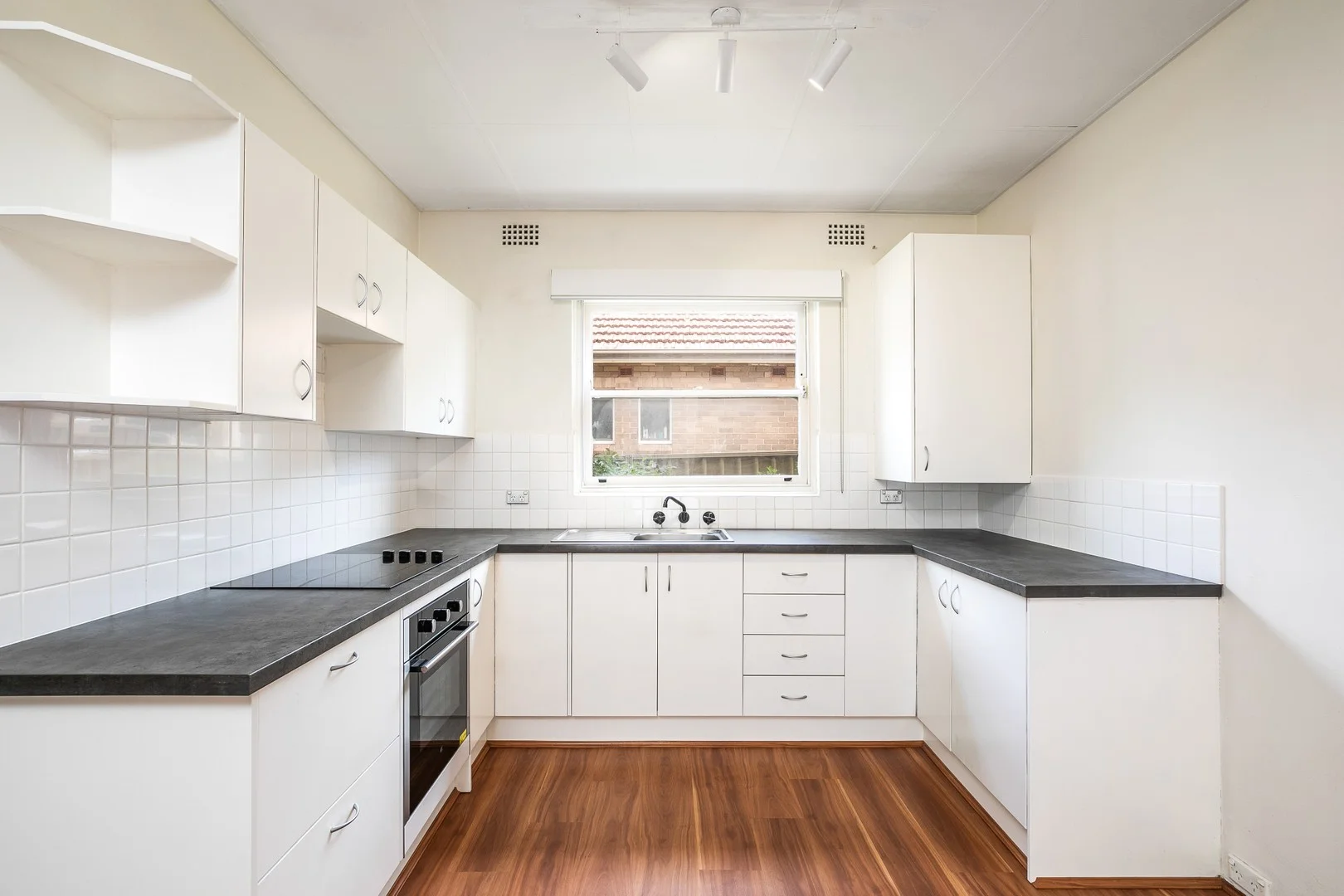1/4 Swan Street, Woolooware NSW 2230