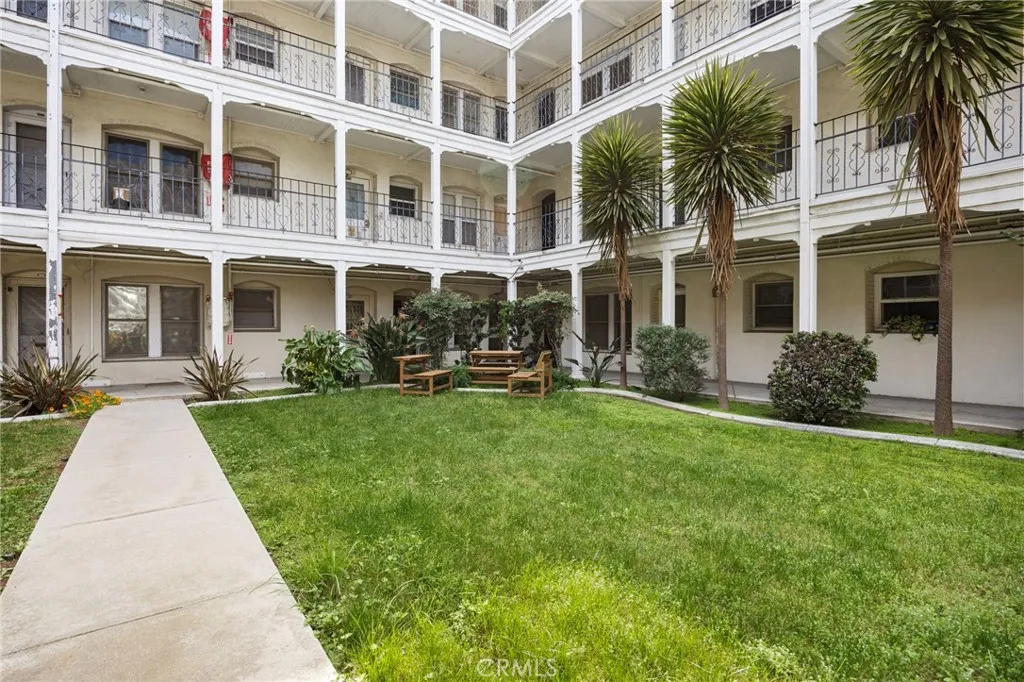 Additional image 4 of 4125 S Figueroa St Unit 202, Los Angeles, CA 90037