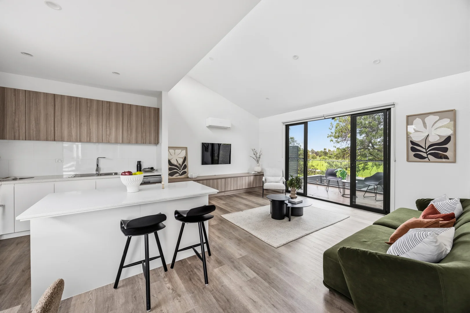 Additional image 4 of 2/4 Enderly Avenue, Reservoir VIC 3073