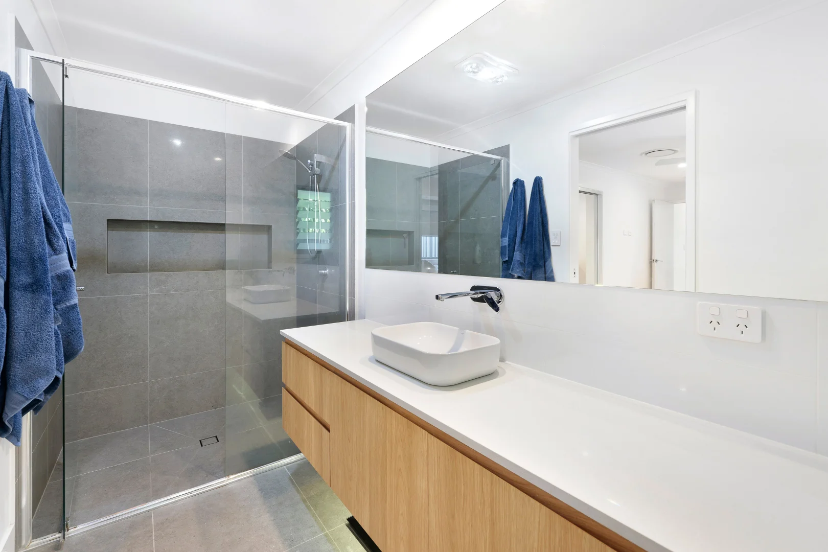 Additional image 12 of 14 Robin Avenue, Paradise Point QLD 4216