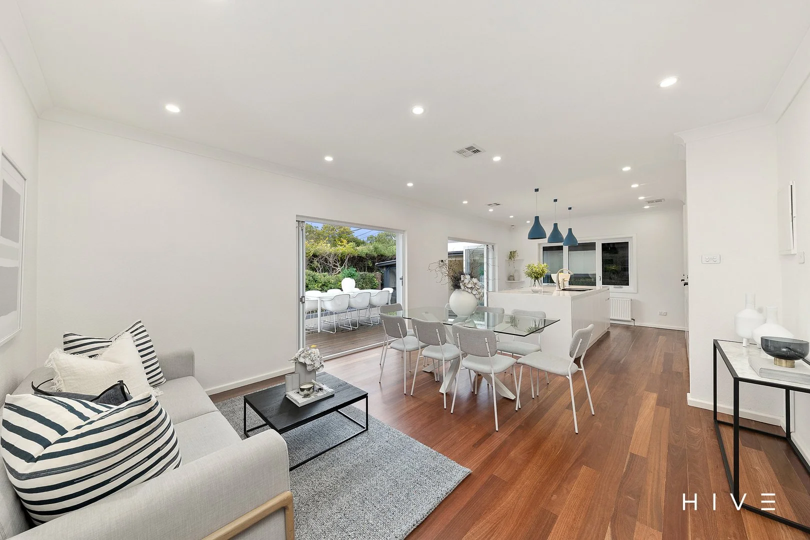 25 Macartney Crescent, Deakin ACT 2600 photo 4