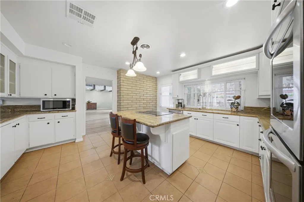 Additional image 10 of 2718 Still Meadow Ln, Lancaster, CA 93536