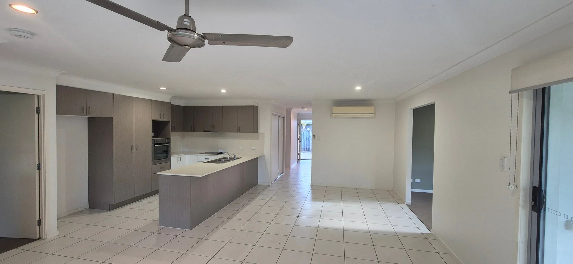 5 Scarborough Cct, Blacks Beach QLD 4740 photo 4