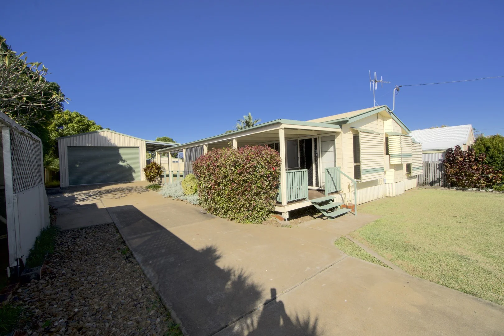 4 Burns Street, Burnett Heads QLD 4670