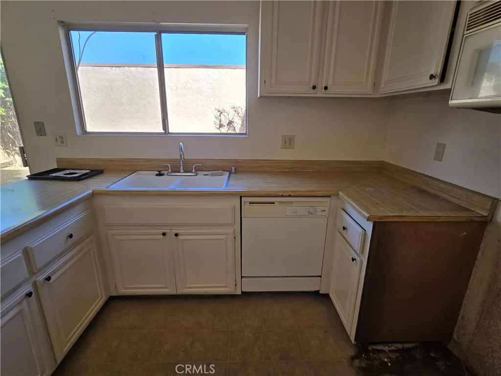 Additional image 10 of 700 W La Veta Ave Unit J6, Orange, CA 92868