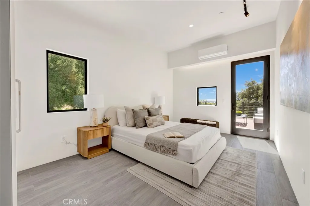 Additional image 112 of 325 W Grandview Avenue, Sierra Madre, CA 91024