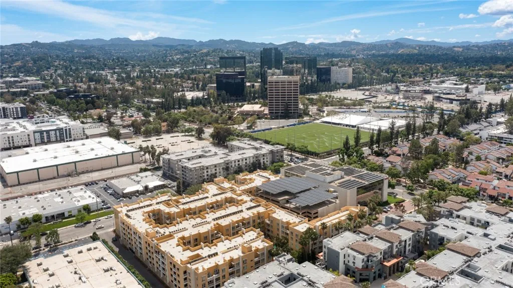 21301 Erwin Street Unit 228, Woodland Hills, CA 91367