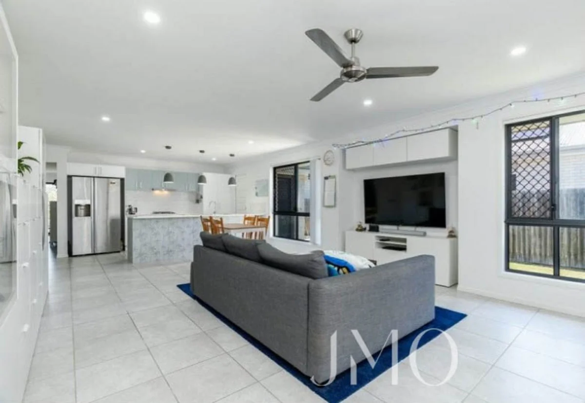 195 Buxton Avenue, Yarrabilba QLD 4207 photo 4