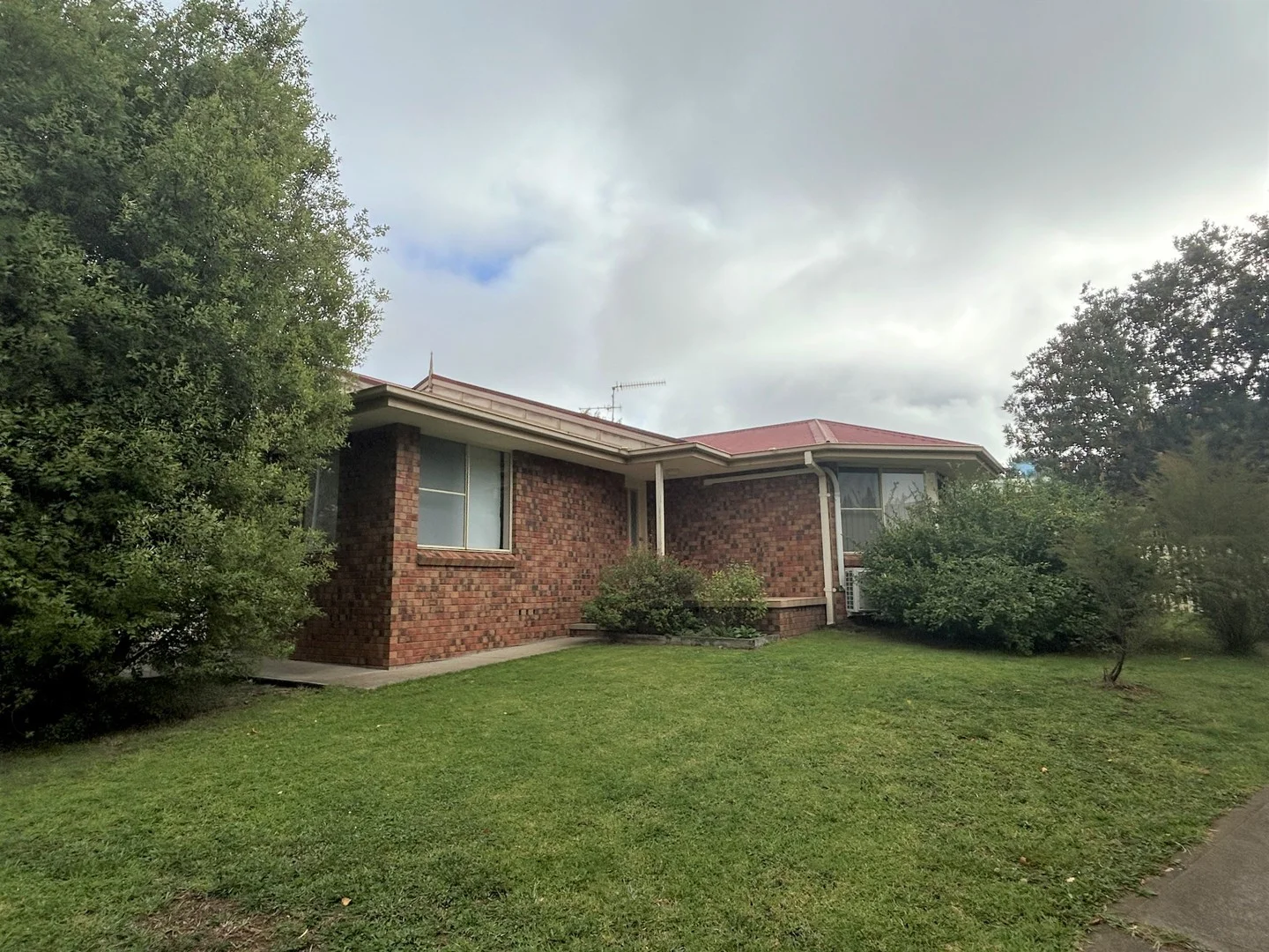 12 Erin Court, Armidale NSW 2350