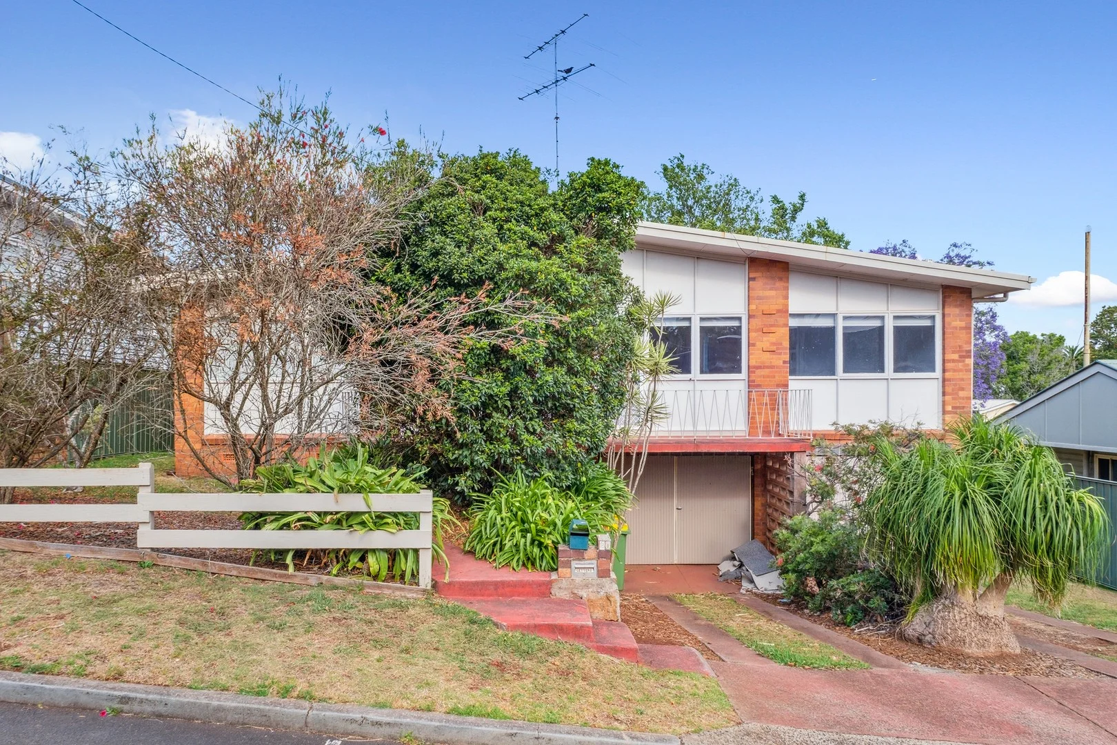 2/20 Esther Street, Mount Lofty QLD 4350