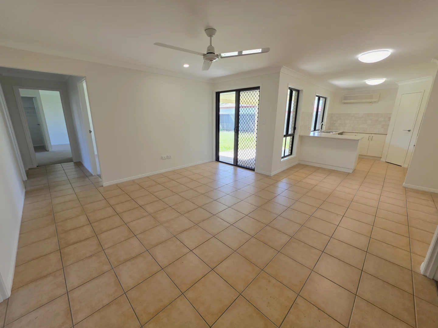 62 Dawson Ave, Thabeban QLD 4670 photo 3